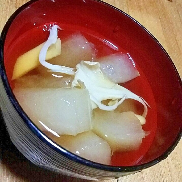 冬瓜と舞茸の汁物